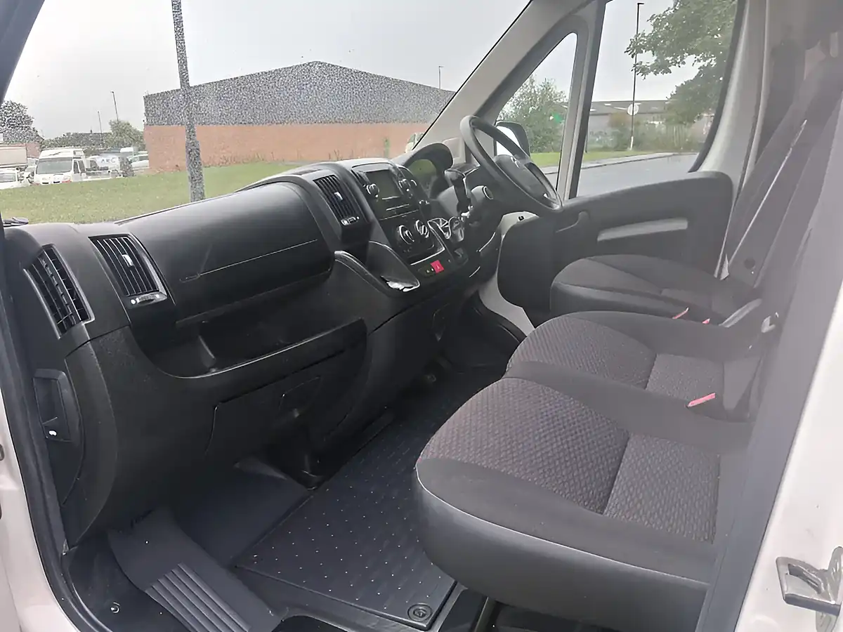 Used 2021 Citroen Relay Enterprise White - Interior and Exterior details 12