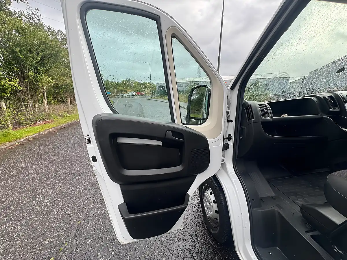 Used 2021 Citroen Relay Enterprise White - Interior and Exterior details 10