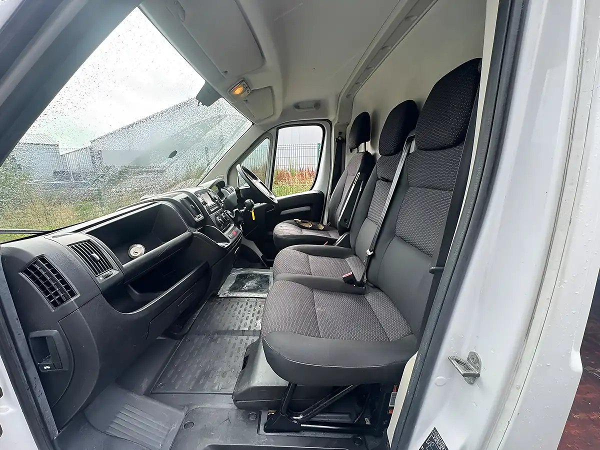 Used 2021 Citroen Relay Enterprise White - Interior and Exterior details 11
