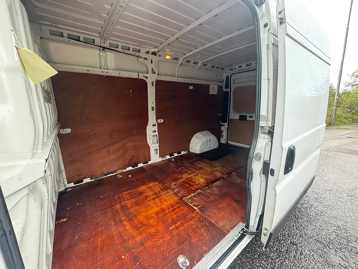 Used 2021 Citroen Relay Enterprise White - Interior and Exterior details 13