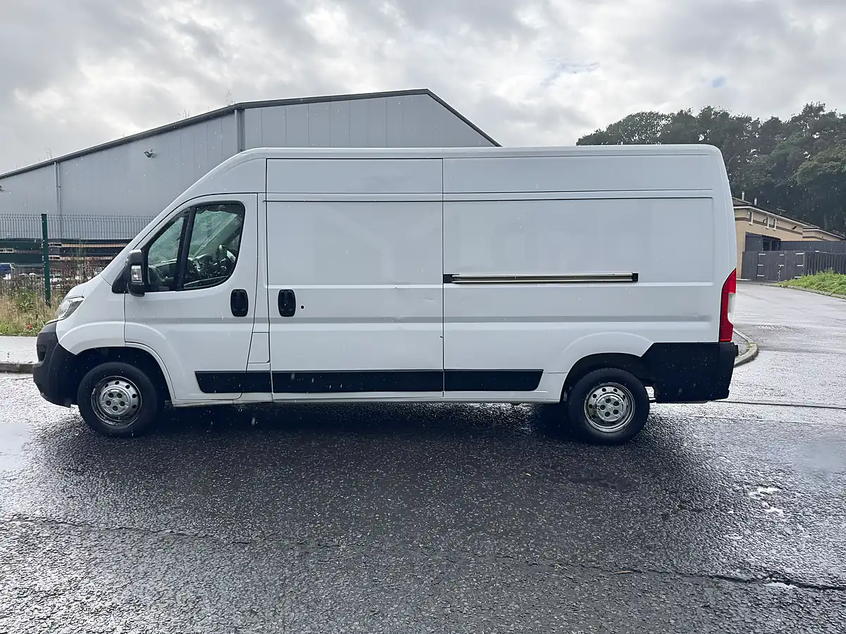 Used 2021 Citroen Relay Enterprise White - Interior and Exterior details 5
