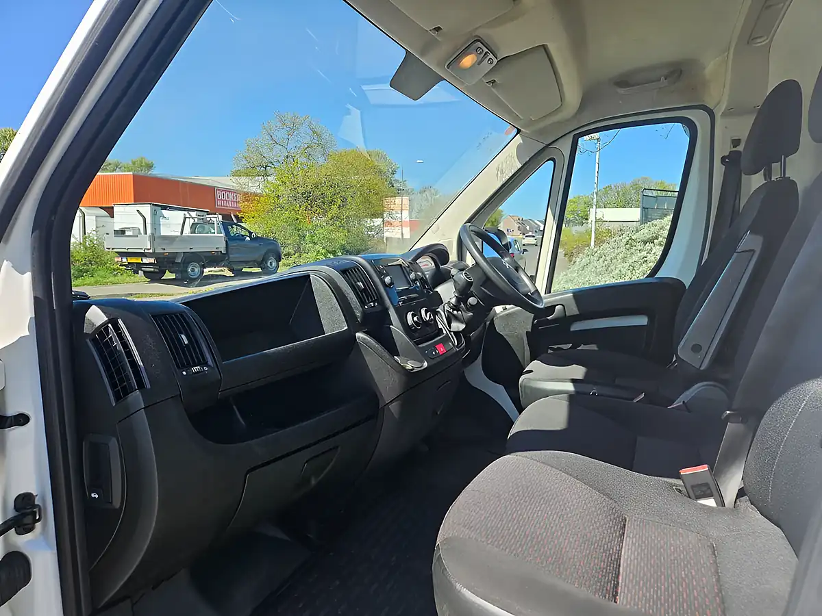 Used 2021 Citroen Relay Eprise Mwb White - Interior and Exterior details 11
