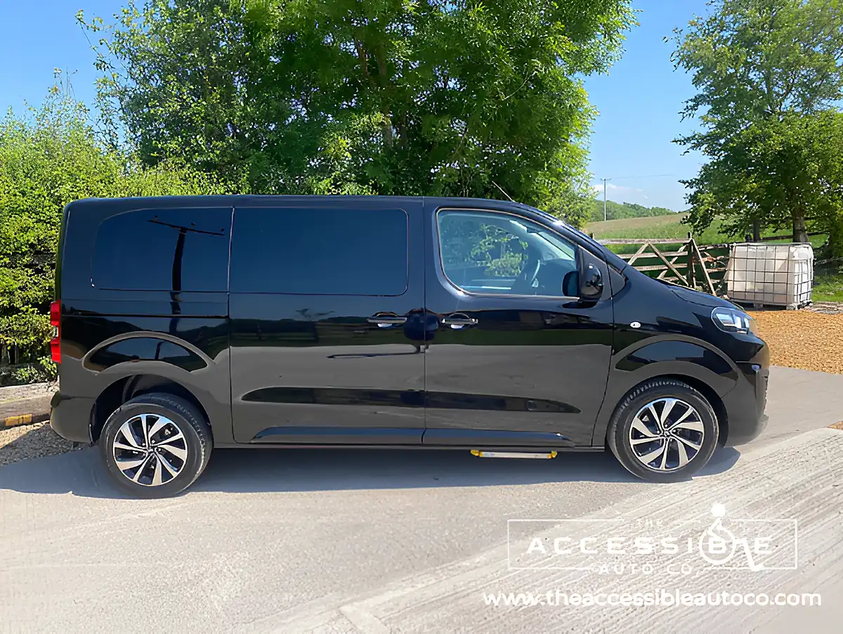 Used 2021 Citroen Spacetourer Business M Black - Interior and Exterior details 4