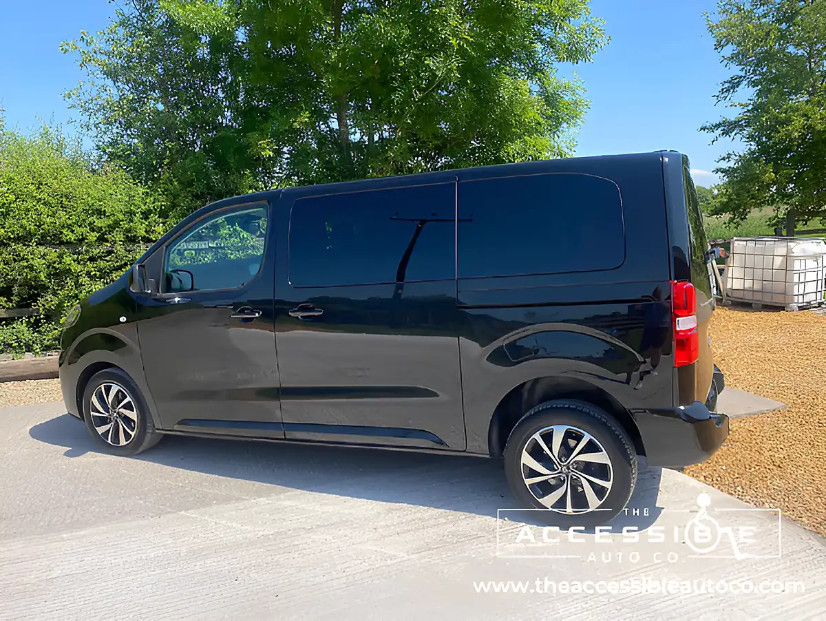 Used 2021 Citroen Spacetourer Business M Black - Interior and Exterior details 7