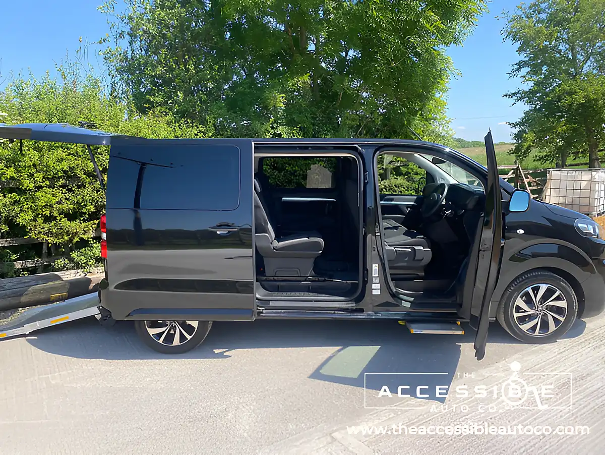 Used 2021 Citroen Spacetourer Business M Black - Interior and Exterior details 8