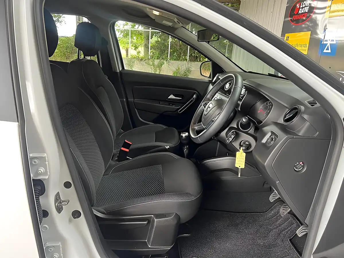 Used 2021 Dacia Duster Comfort Glacier White - Interior and Exterior details 11