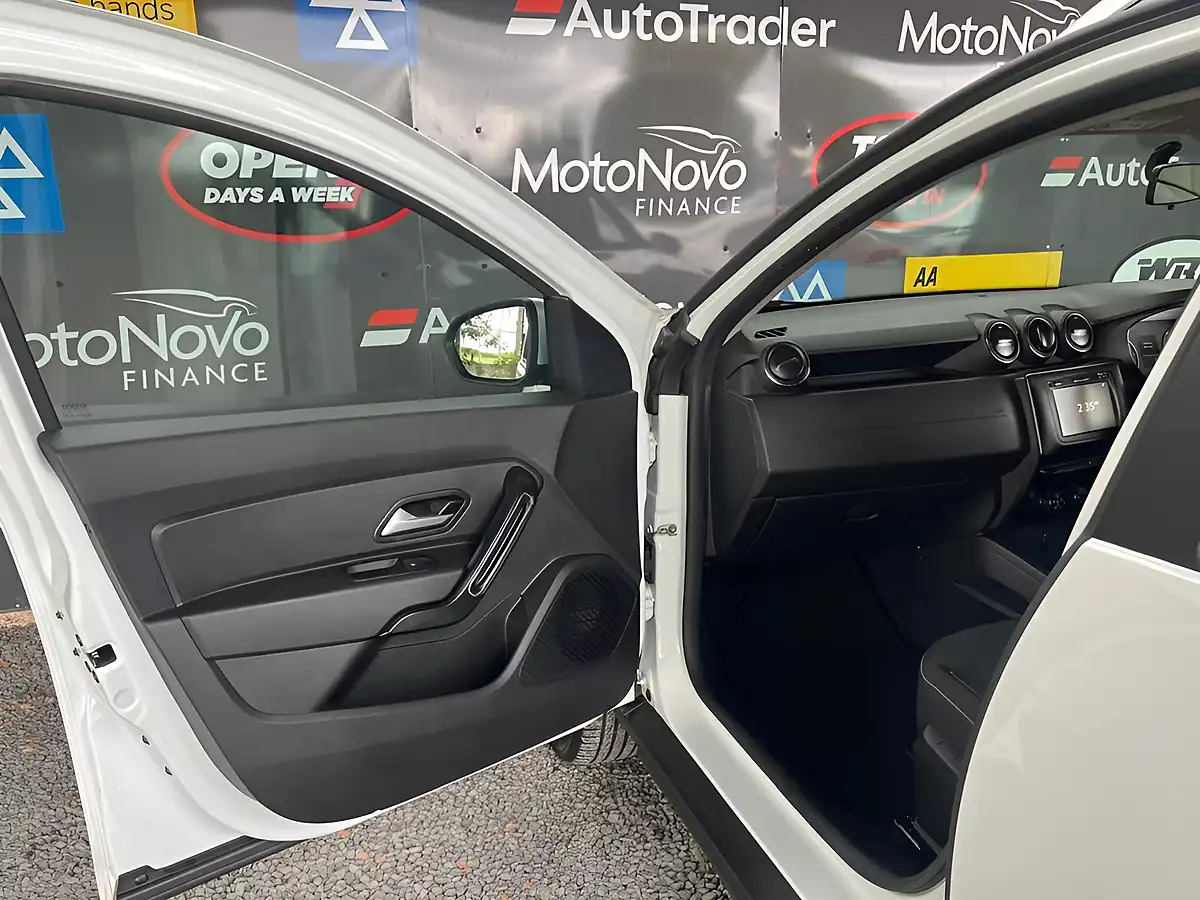 Used 2021 Dacia Duster Comfort Glacier White - Interior and Exterior details 12