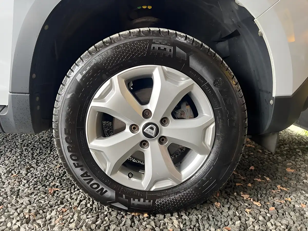 Used 2021 Dacia Duster Comfort Glacier White - Interior and Exterior details 16
