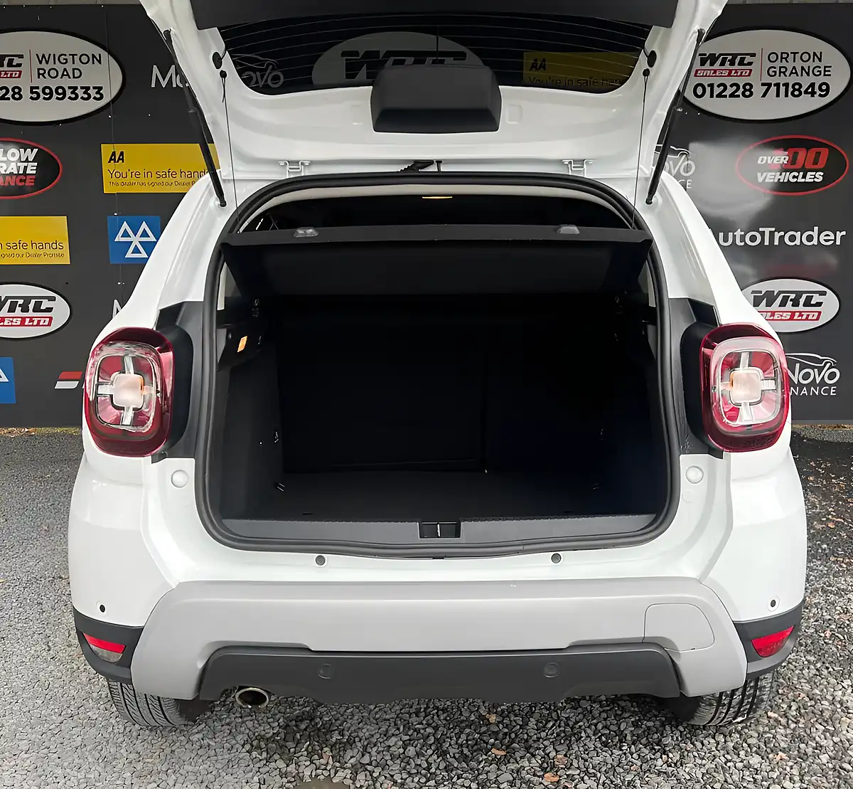 Used 2021 Dacia Duster Comfort Glacier White - Interior and Exterior details 8