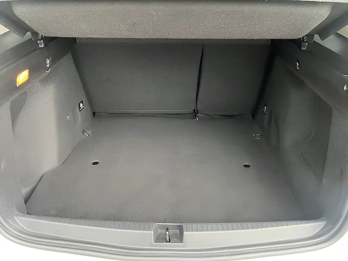 Used 2021 Dacia Duster Comfort Glacier White - Interior and Exterior details 9