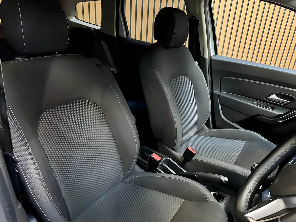 Used 2021 Dacia Duster Comfort Glacier White - Interior and Exterior details 16