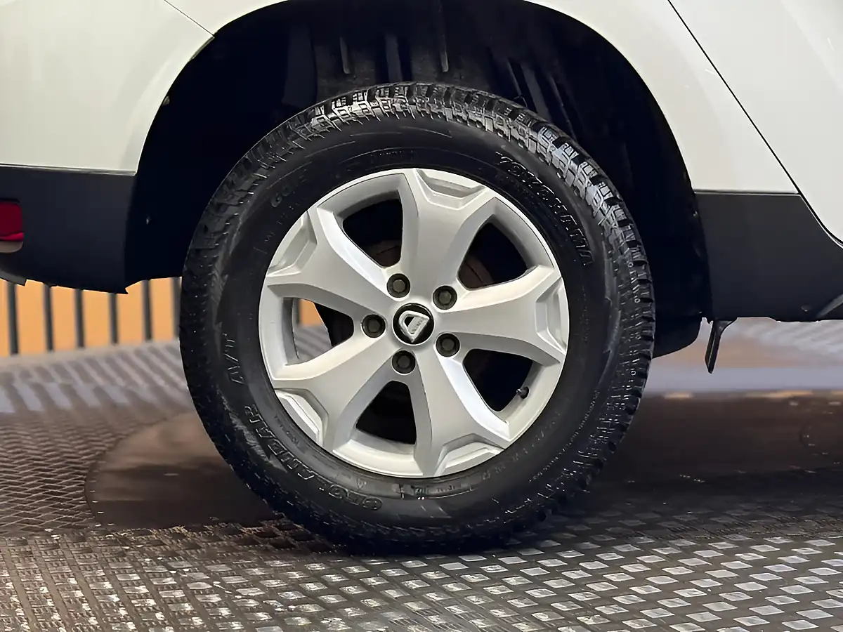 Used 2021 Dacia Duster Comfort Glacier White - Interior and Exterior details 9
