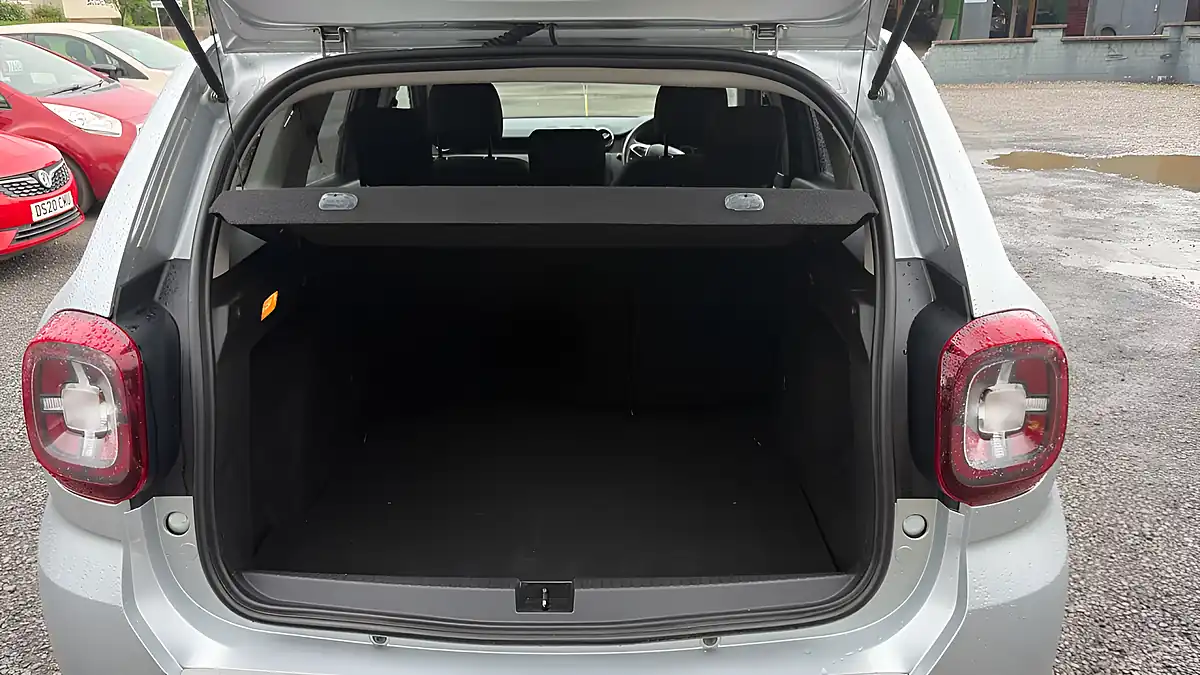 Used 2021 Dacia Duster Comfort Highland Grey - Interior and Exterior details 15