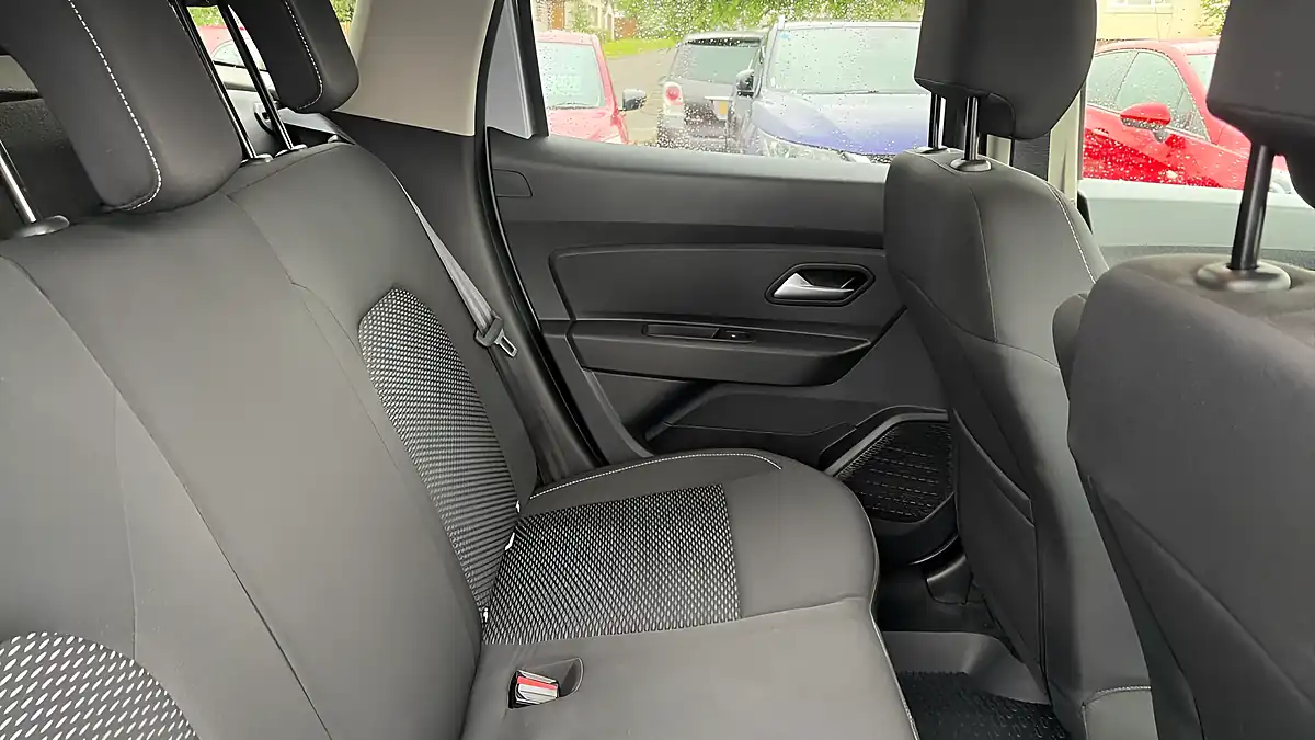 Used 2021 Dacia Duster Comfort Highland Grey - Interior and Exterior details 9