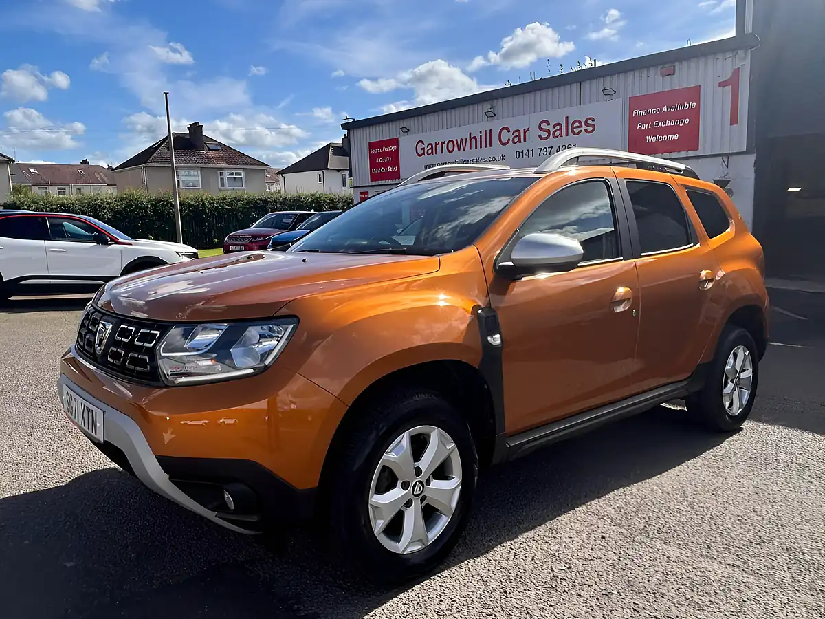 Used 2021 Dacia Duster Comfort Orange - Front View