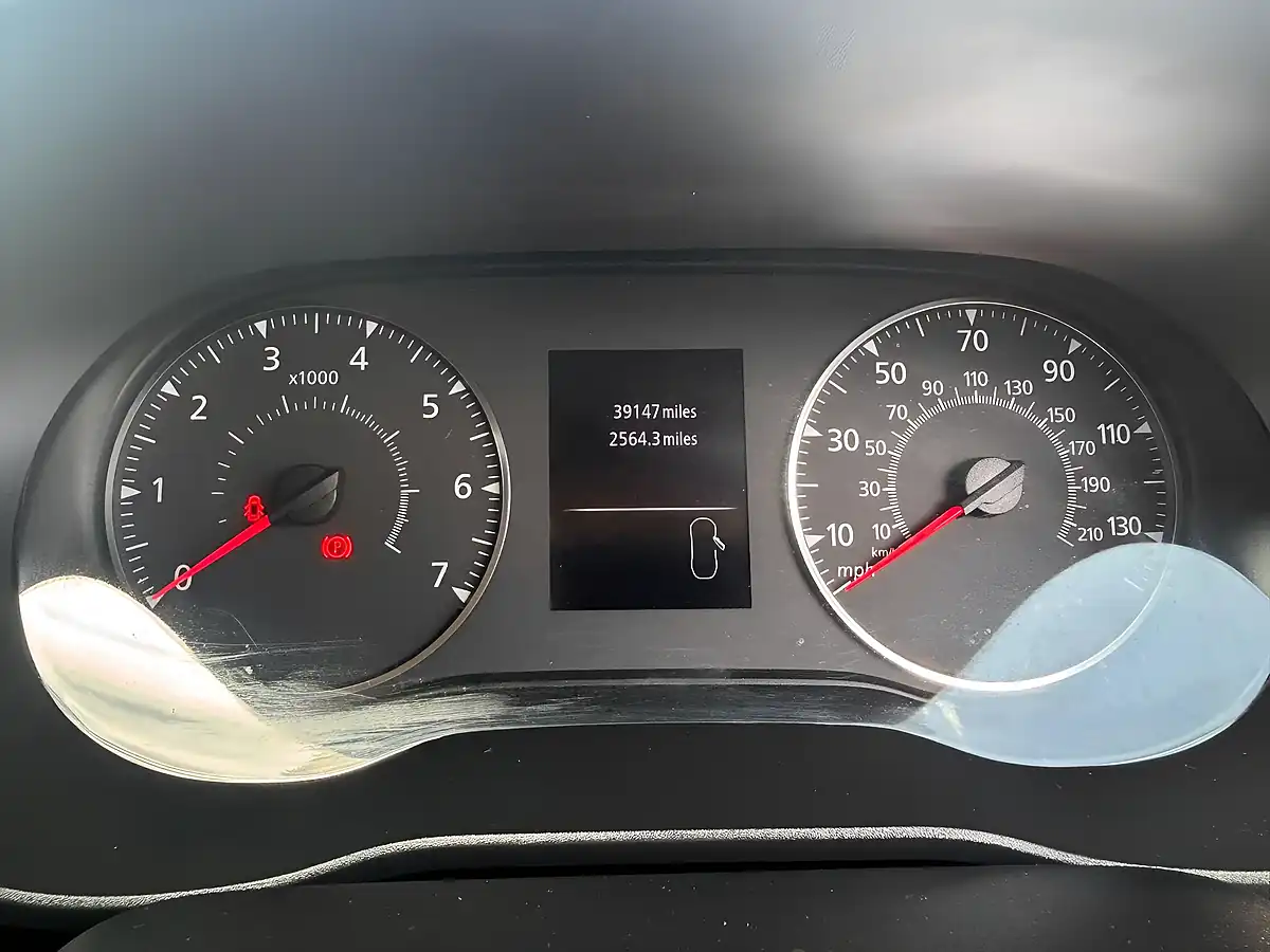 Used 2021 Dacia Duster Comfort Orange - Interior and Exterior details 12