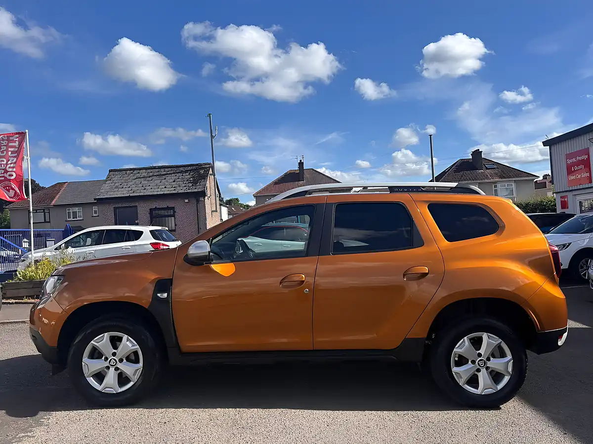 Used 2021 Dacia Duster Comfort Orange - Interior and Exterior details 4