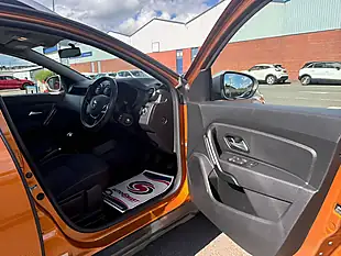 Used 2021 Dacia Duster Comfort Orange - Interior and Exterior details 6