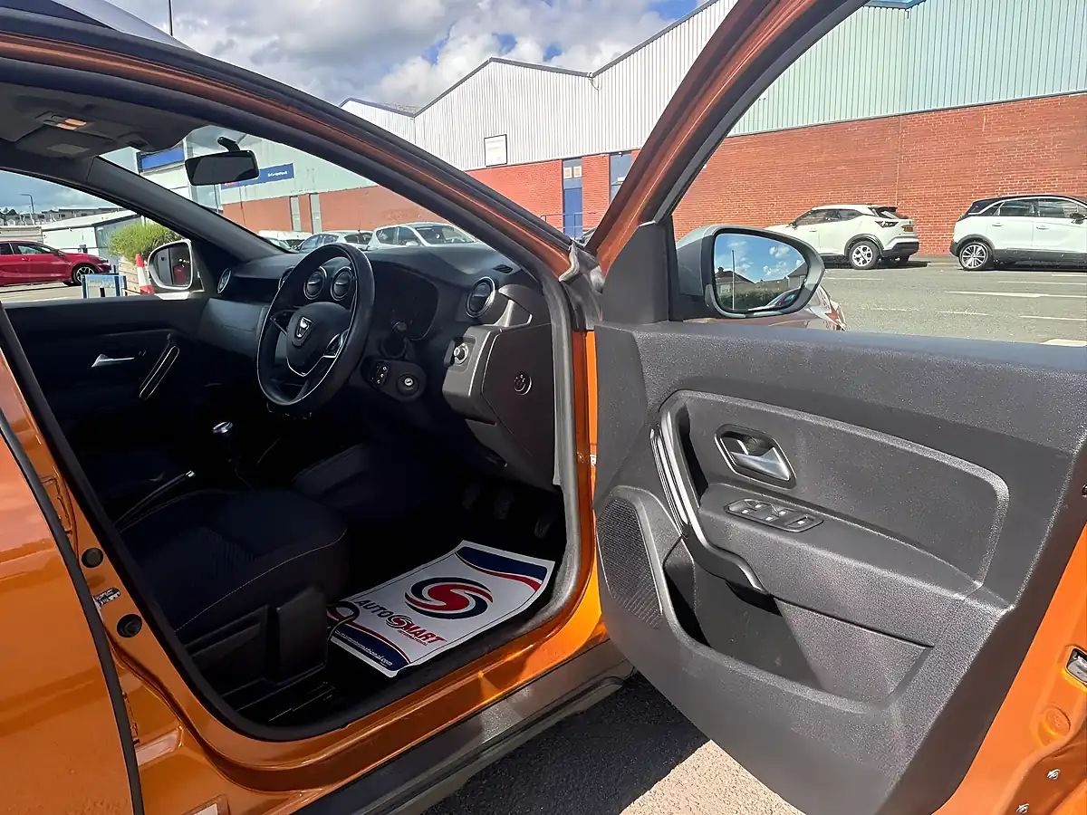 Used 2021 Dacia Duster Comfort Orange - Interior and Exterior details 6