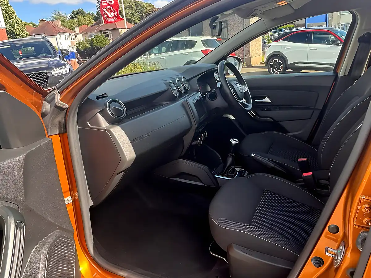 Used 2021 Dacia Duster Comfort Orange - Interior and Exterior details 8