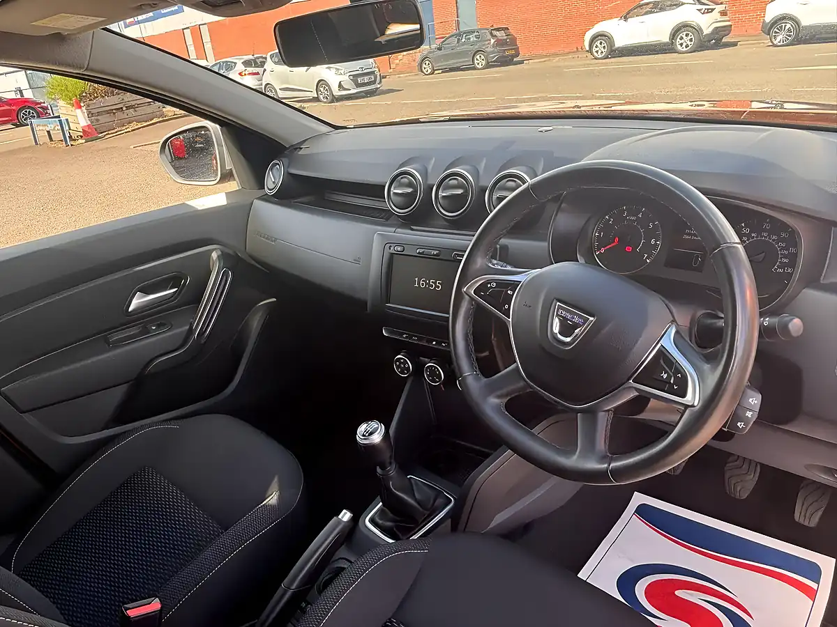 Used 2021 Dacia Duster Comfort Orange - Interior and Exterior details 9