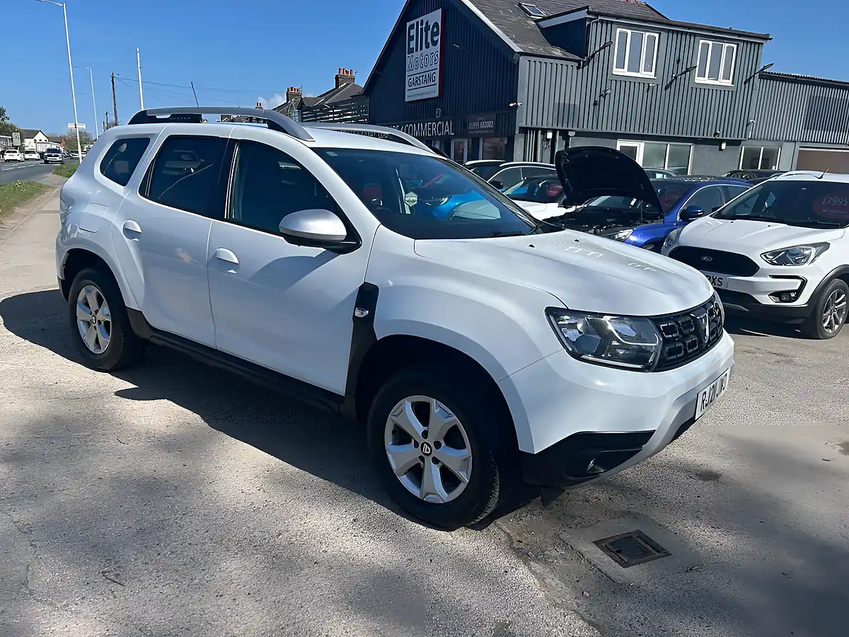 Used 2021 Dacia Duster Comfort White - Front View