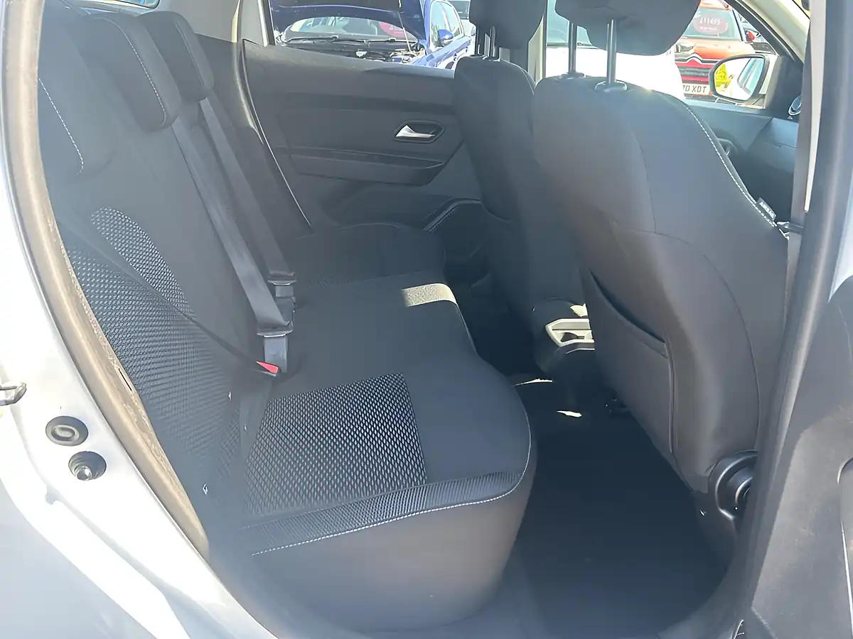 Used 2021 Dacia Duster Comfort White - Interior and Exterior details 11