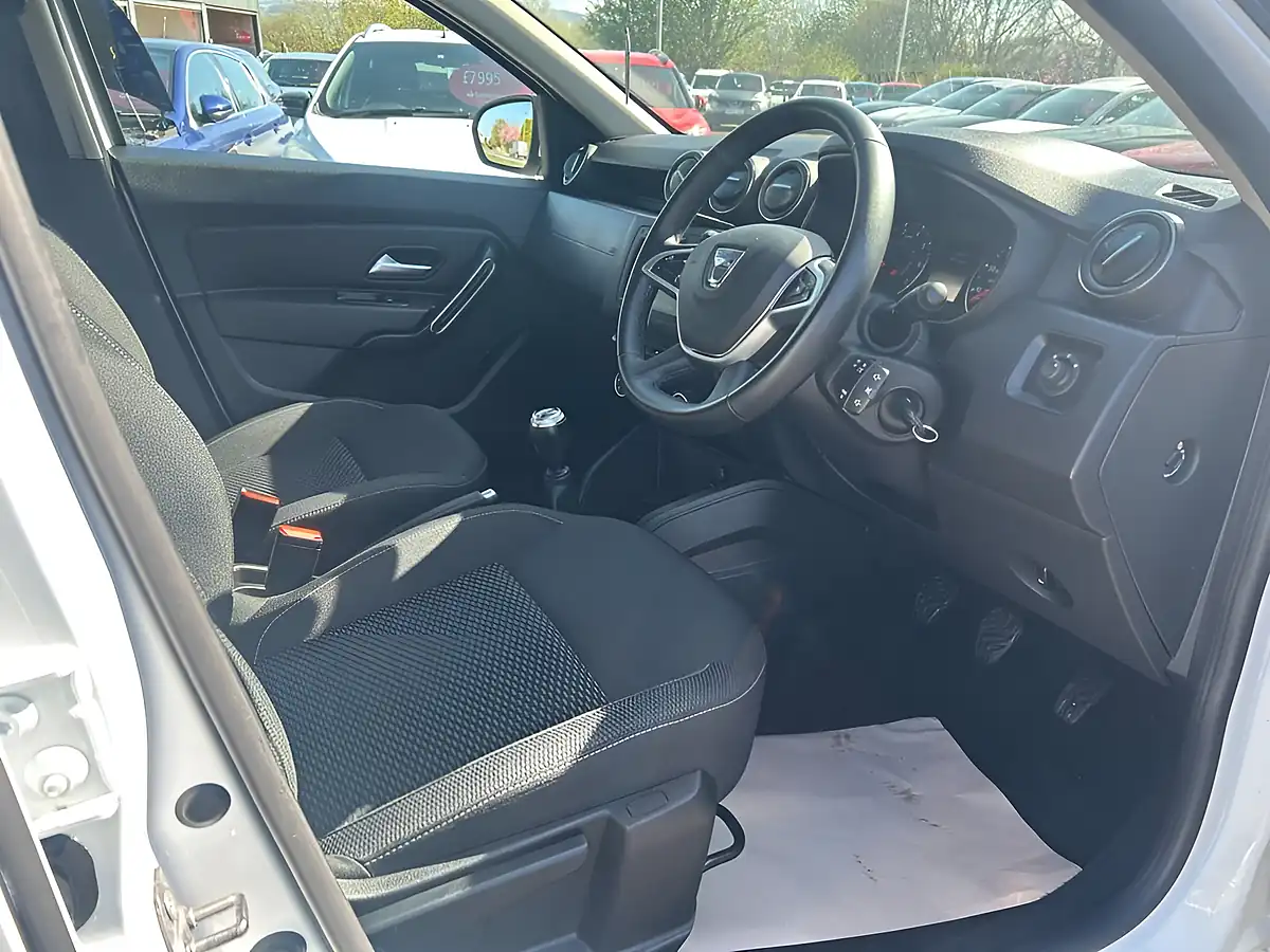 Used 2021 Dacia Duster Comfort White - Interior and Exterior details 13