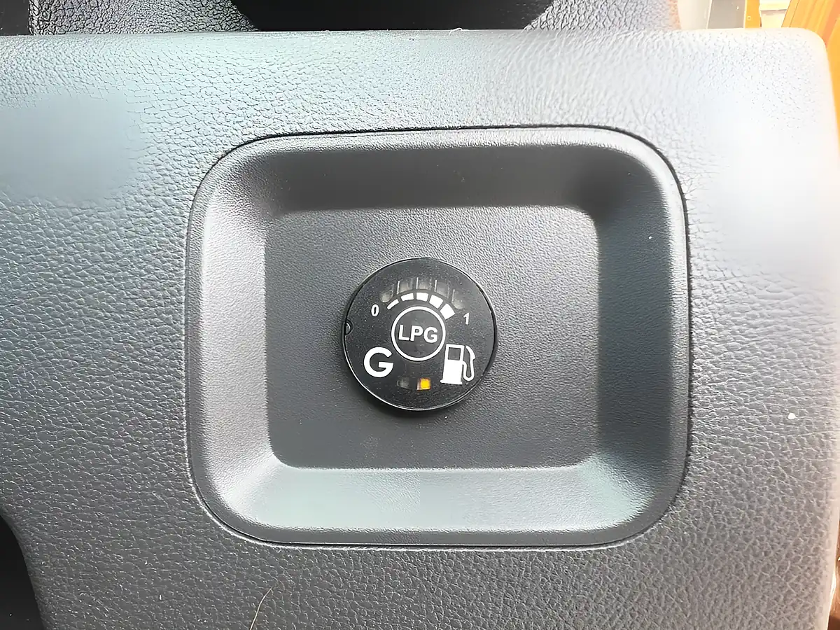 Used 2021 Dacia Duster Essential Orange - Interior and Exterior details 15