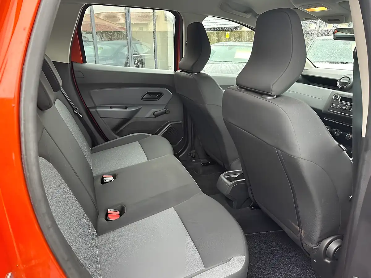 Used 2021 Dacia Duster Essential Orange - Interior and Exterior details 10