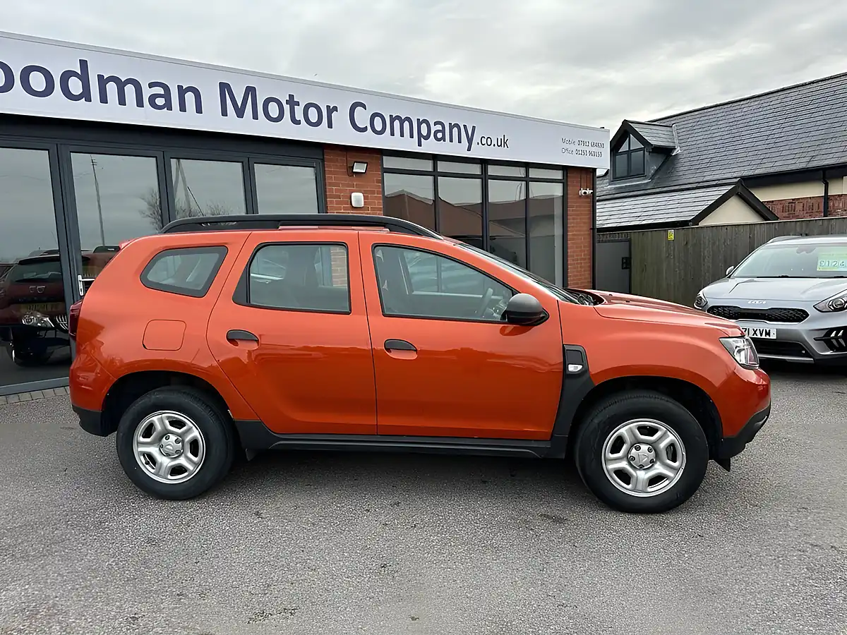 Used 2021 Dacia Duster Essential Orange - Interior and Exterior details 8
