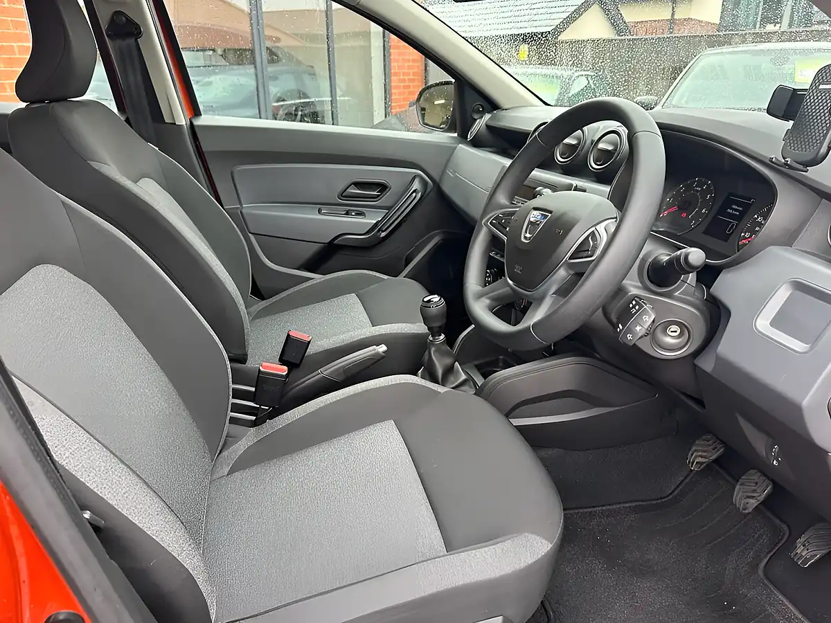 Used 2021 Dacia Duster Essential Orange - Interior and Exterior details 9