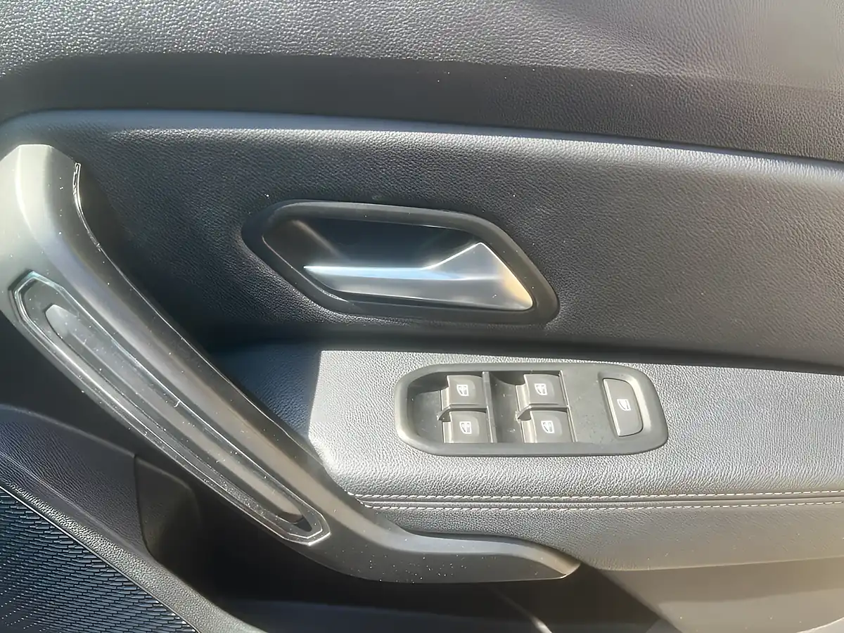 Used 2021 Dacia Duster Prestige Grey - Interior and Exterior details 12