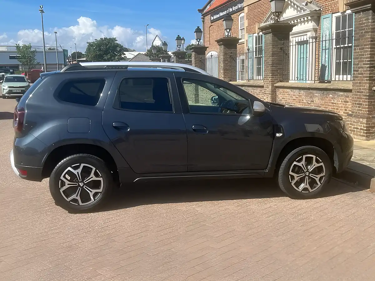 Used 2021 Dacia Duster Prestige Grey - Interior and Exterior details 5