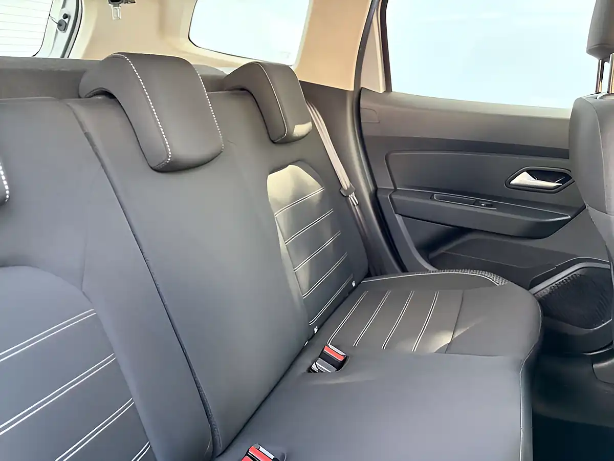 Used 2021 Dacia Duster Prestige Highland Grey - Interior and Exterior details 11
