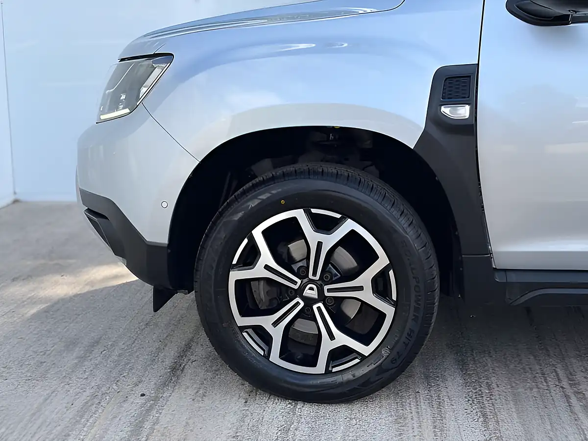 Used 2021 Dacia Duster Prestige Highland Grey - Interior and Exterior details 17