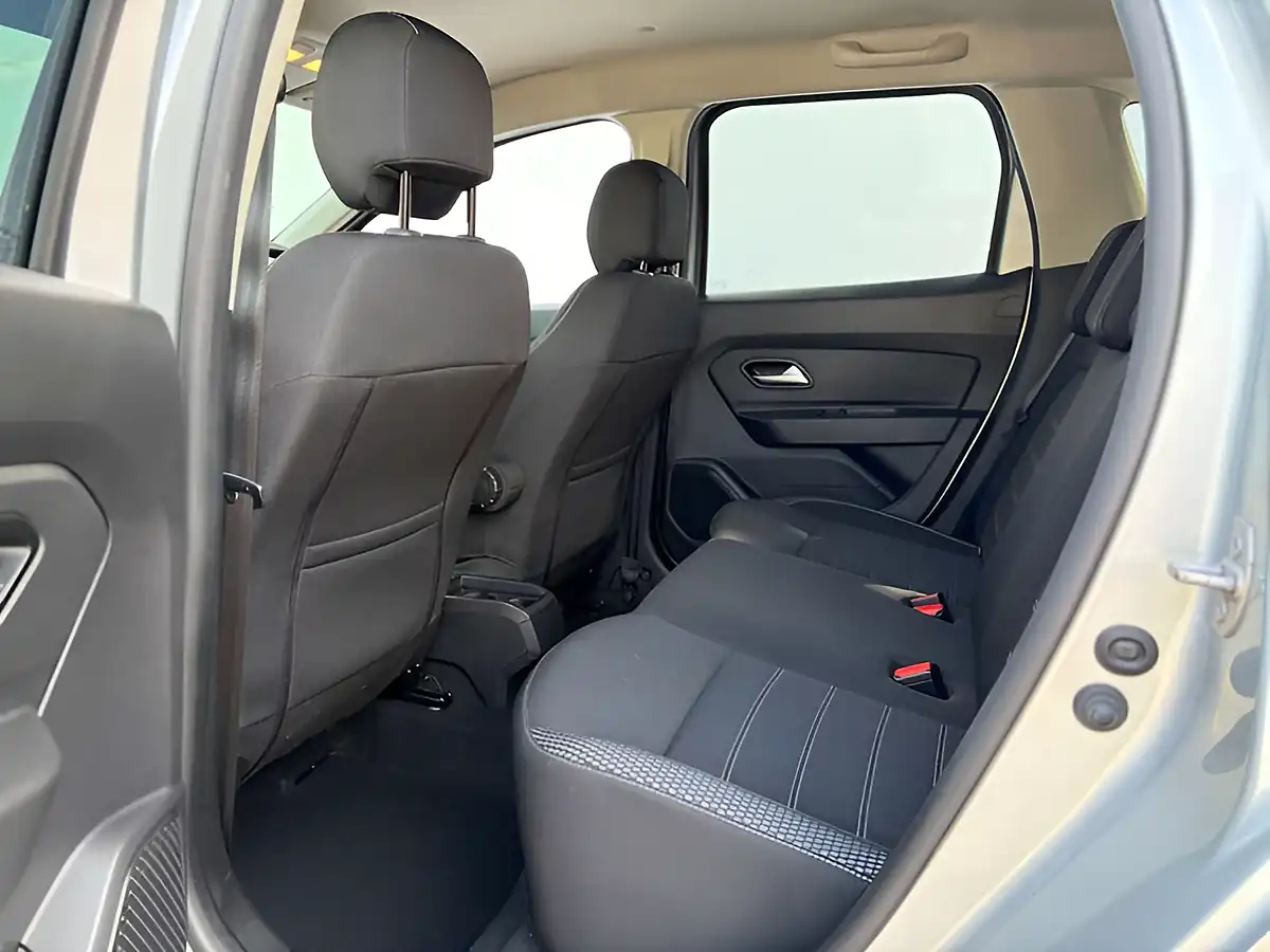 Used 2021 Dacia Duster Prestige Highland Grey - Interior and Exterior details 18