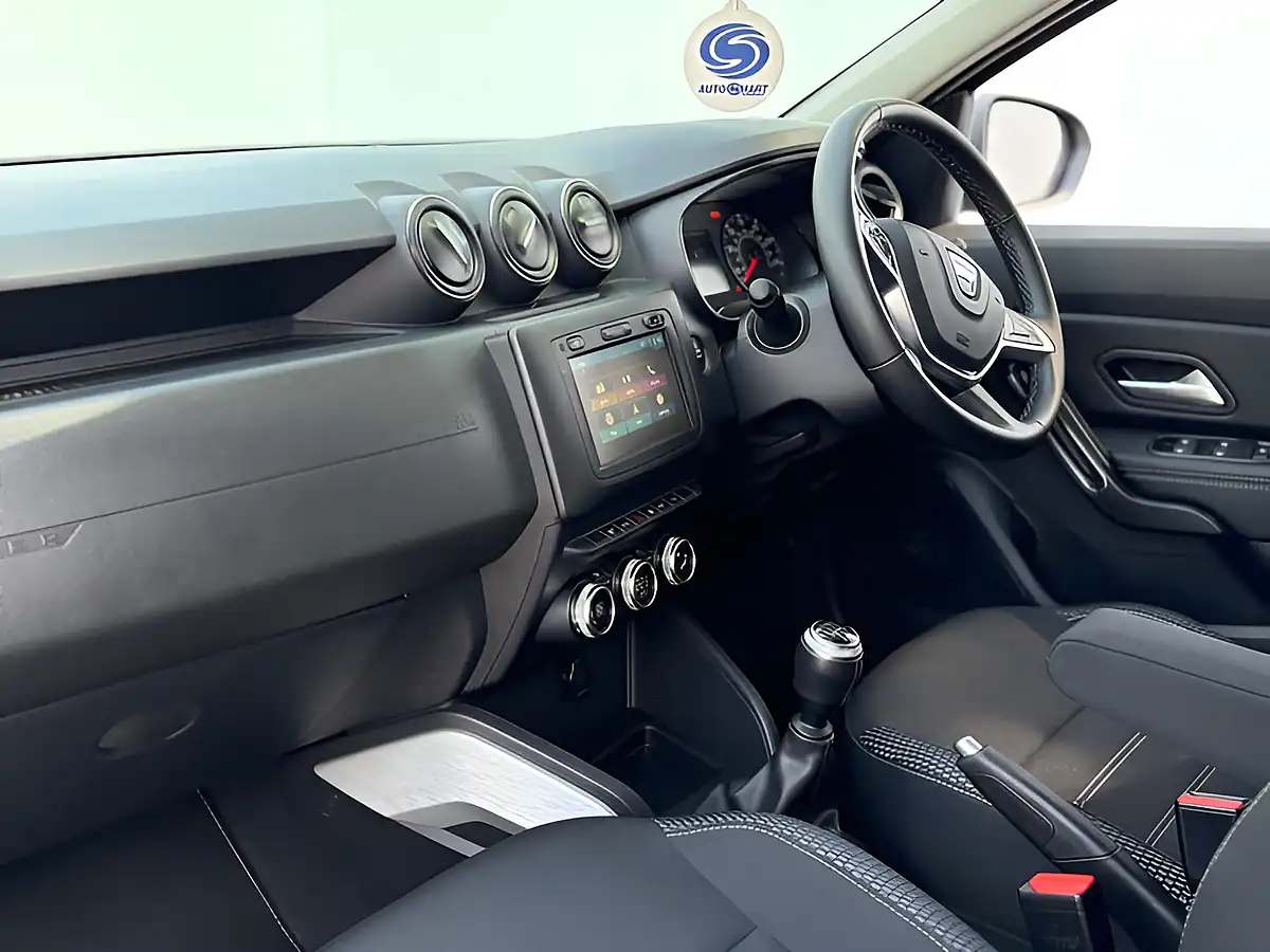 Used 2021 Dacia Duster Prestige Highland Grey - Interior and Exterior details 20