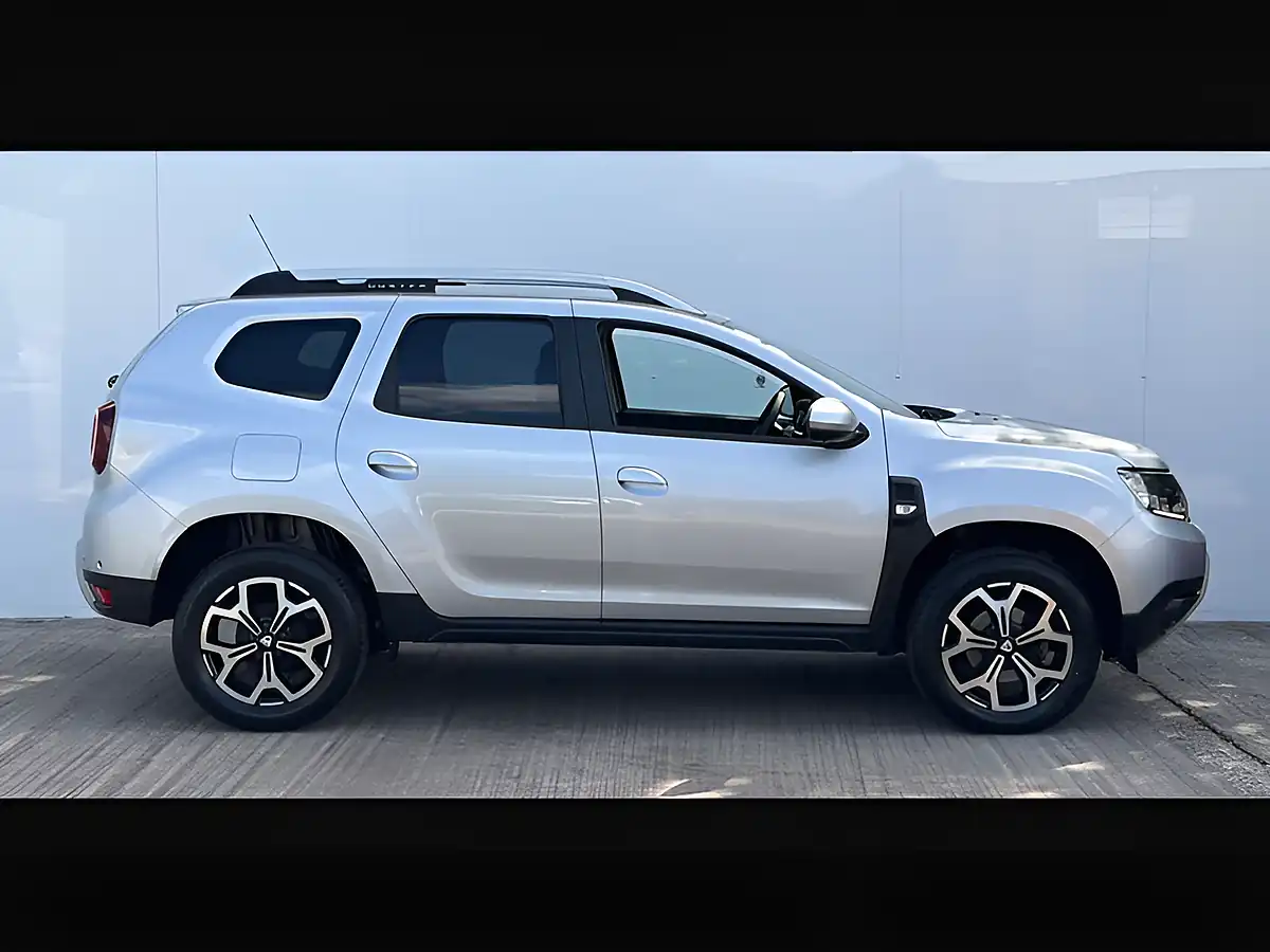 Used 2021 Dacia Duster Prestige Highland Grey - Interior and Exterior details 8