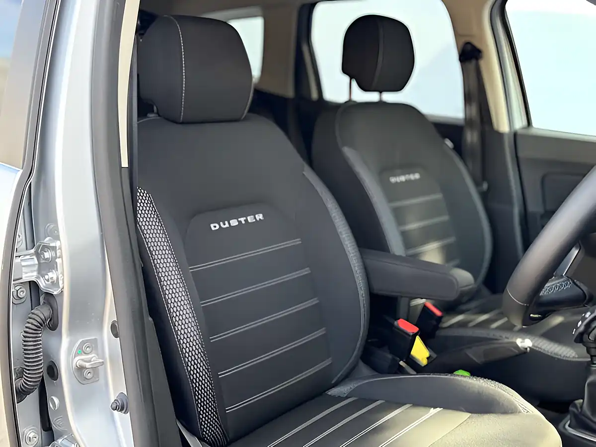 Used 2021 Dacia Duster Prestige Highland Grey - Interior and Exterior details 9