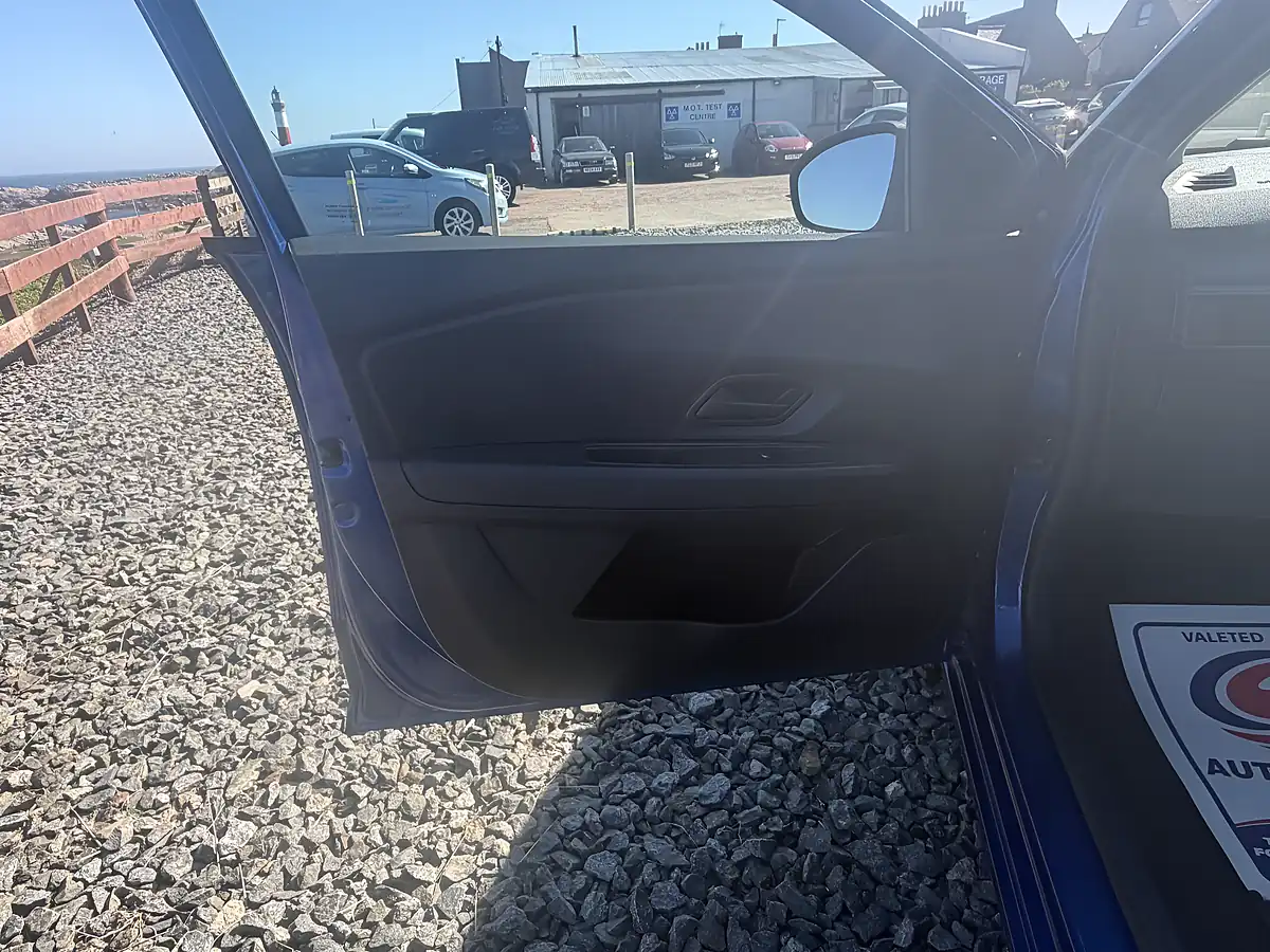 Used 2021 Dacia Sandero Essential Blue - Interior and Exterior details 13