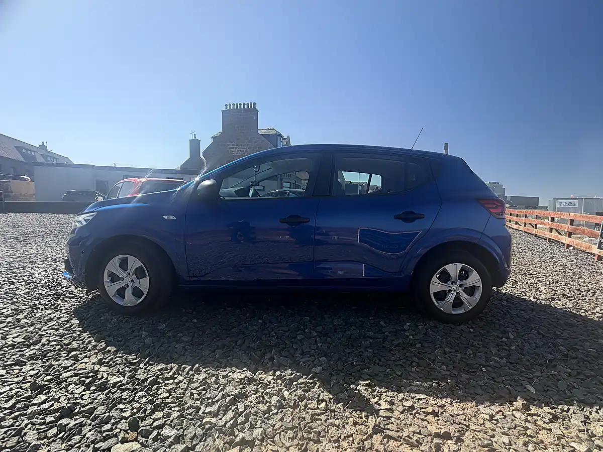 Used 2021 Dacia Sandero Essential Blue - Interior and Exterior details 8