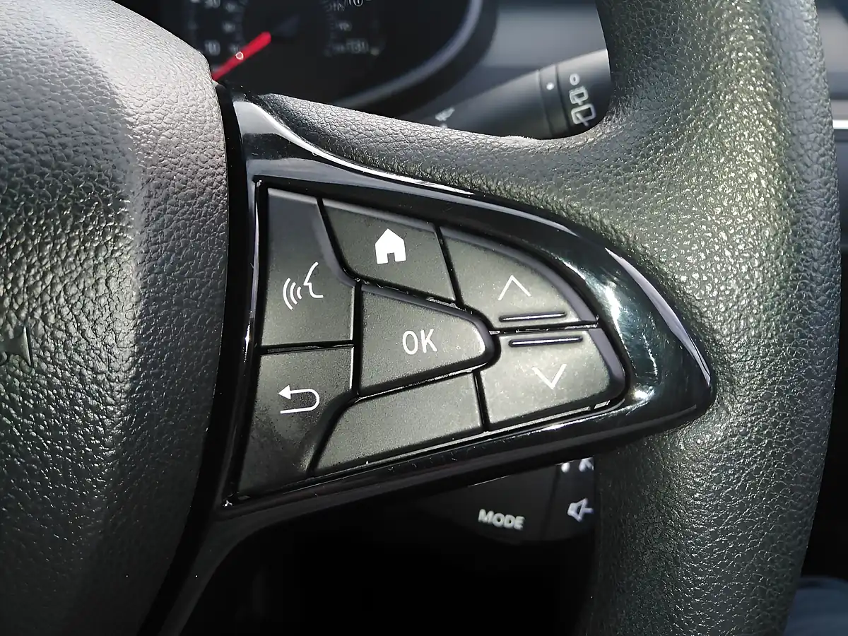 Used 2021 Dacia Sandero Essential Blue - Interior and Exterior details 13