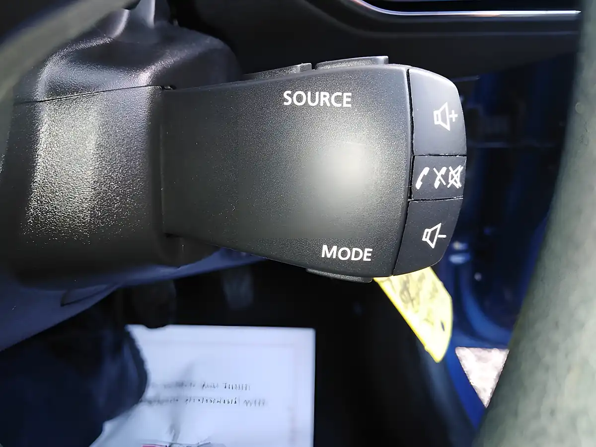 Used 2021 Dacia Sandero Essential Blue - Interior and Exterior details 16