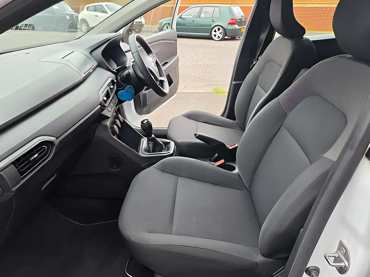 Used 2021 Dacia Sandero Essential White - Interior and Exterior details 10
