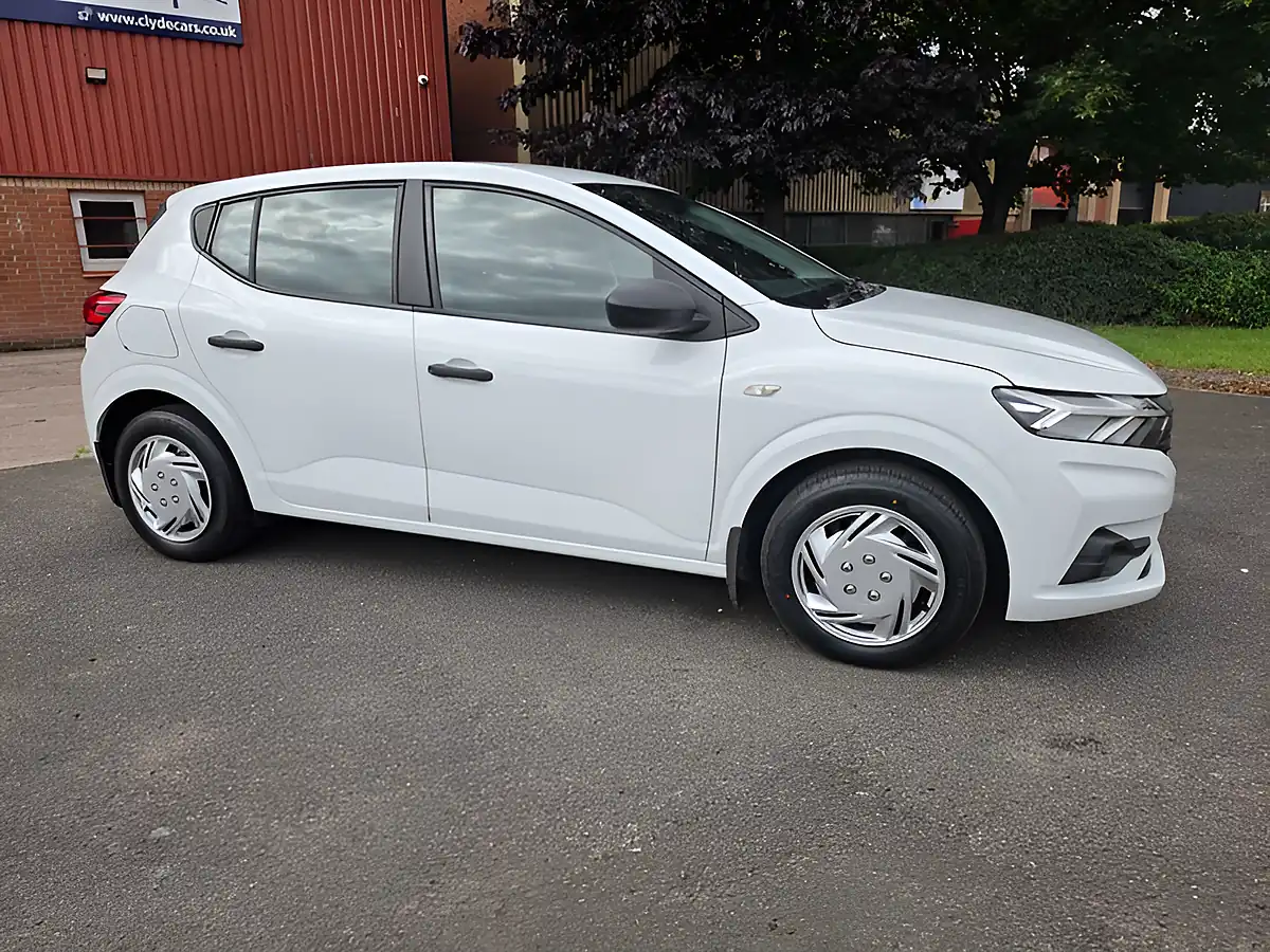Used 2021 Dacia Sandero Essential White - Interior and Exterior details 4