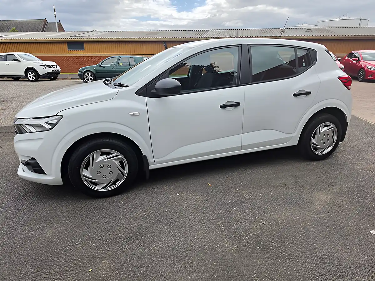 Used 2021 Dacia Sandero Essential White - Interior and Exterior details 5