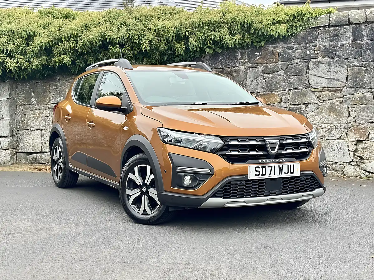 Used 2021 Dacia Sandero Prestige Desert Orange - Front View
