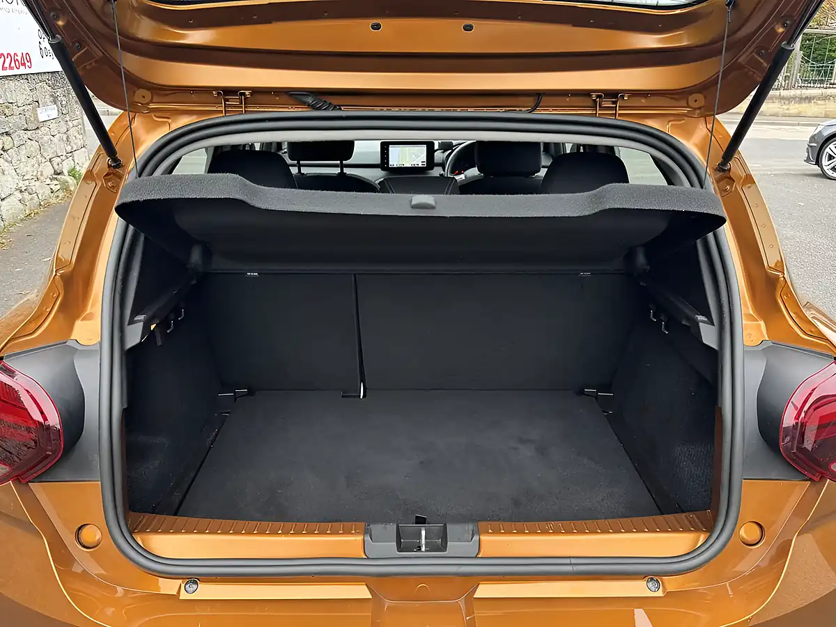 Used 2021 Dacia Sandero Prestige Desert Orange - Interior and Exterior details 14
