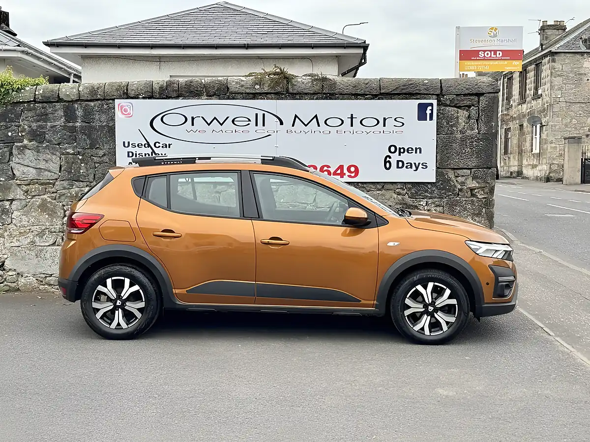 Used 2021 Dacia Sandero Prestige Desert Orange - Interior and Exterior details 3